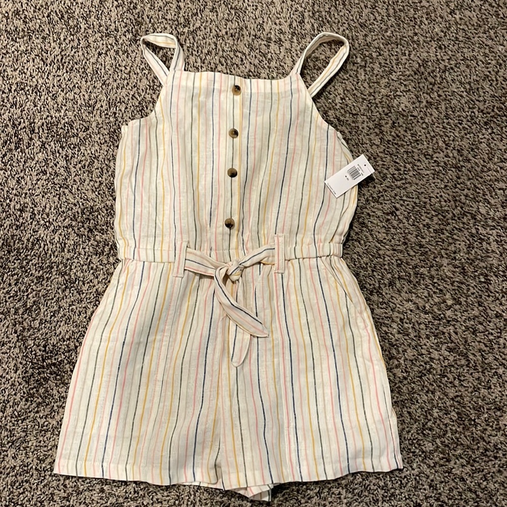 Kids Old Navy romper size medium(8). Never worn.